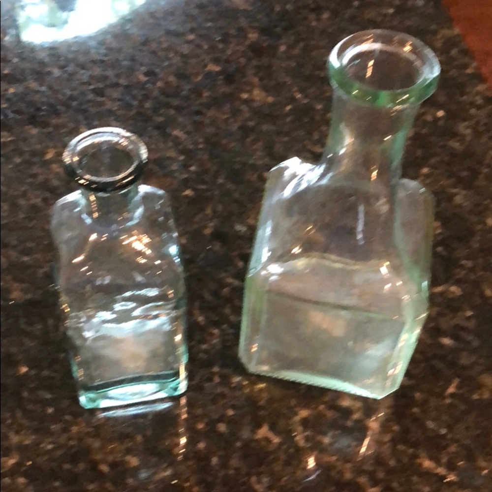 2 glass decorative jars